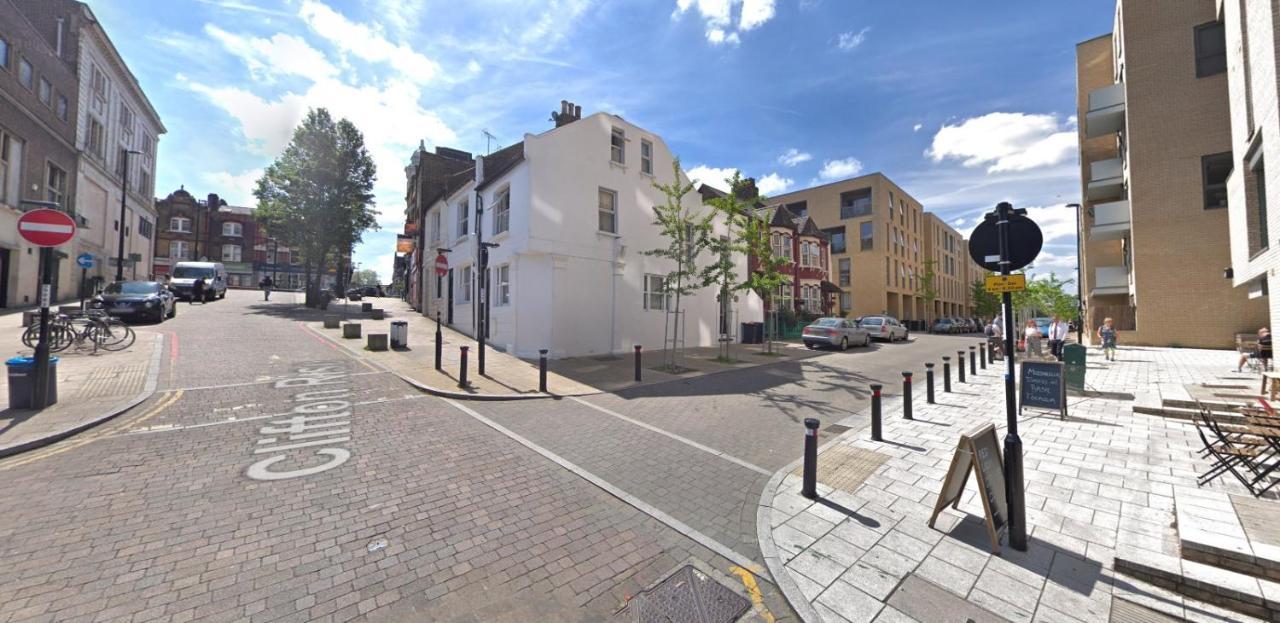 Super Studio With Two Bedrooms - Five Minutes From The Station! Londra Exterior foto